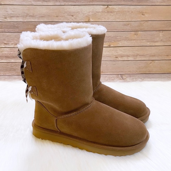 UGG Bailey Bow Diagonal Stripes Chestnut Boots - Picture 2 of 9